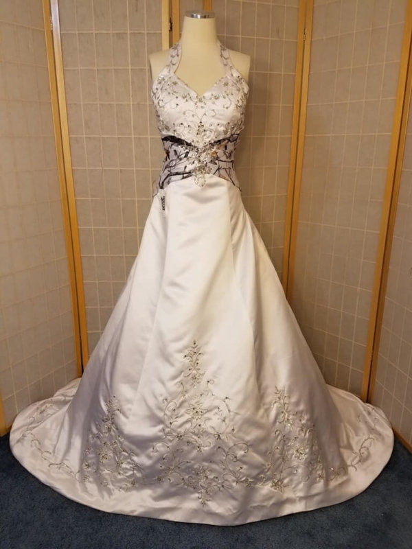 Melanie Wedding Dress Size 16 - A Touch of Camo